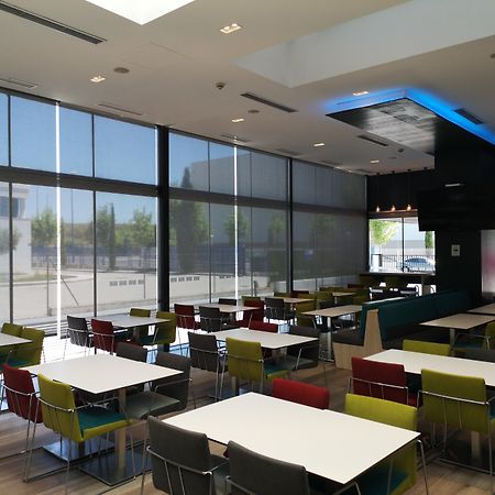 马德里莱冈斯快捷假日酒店 莱加内斯 外观 照片