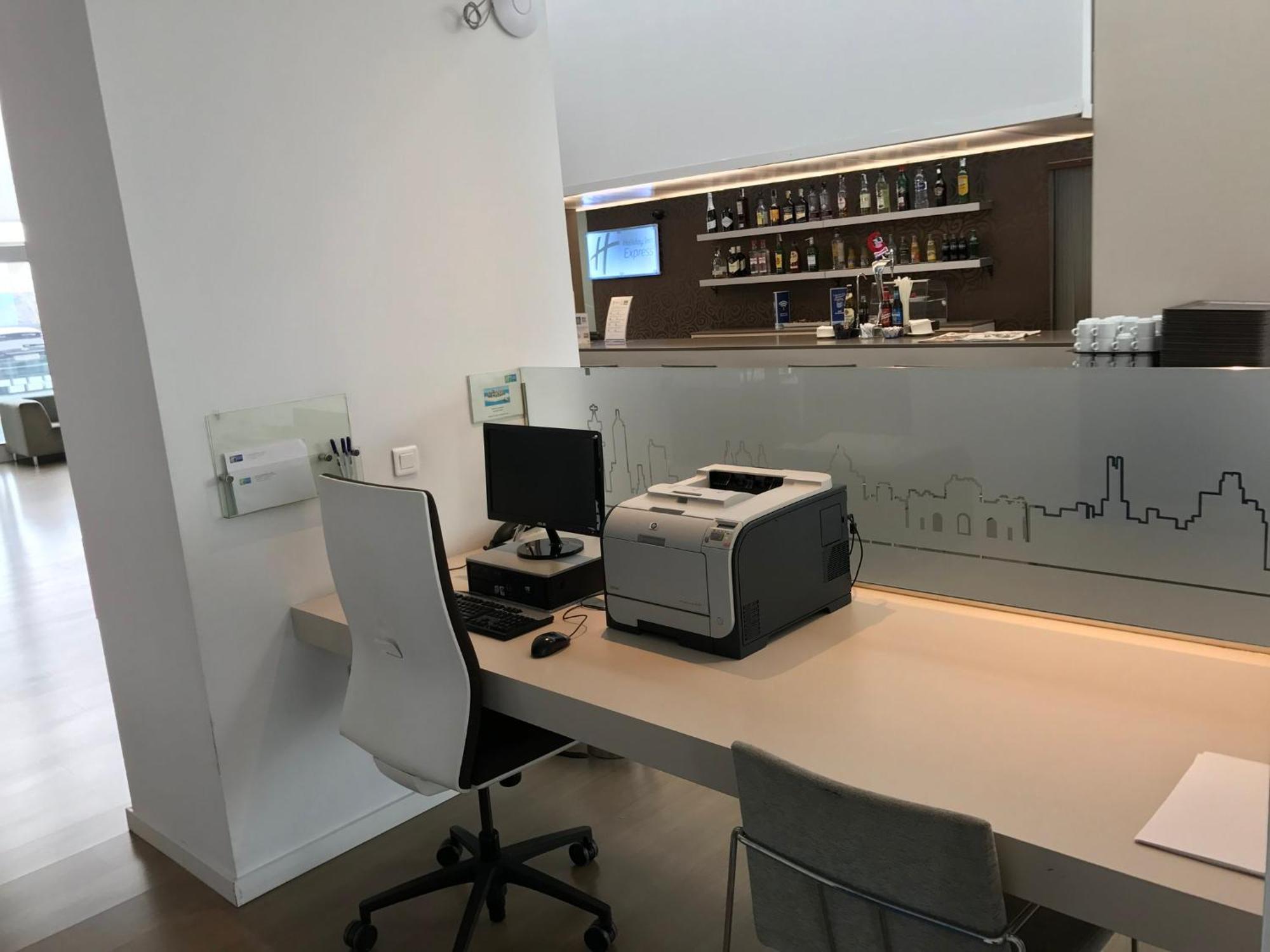 马德里莱冈斯快捷假日酒店 莱加内斯 外观 照片