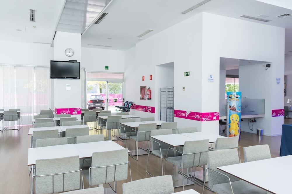 马德里莱冈斯快捷假日酒店 莱加内斯 外观 照片